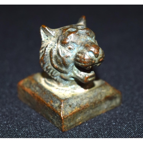 3331 - A small Chinese tigers head bronze seal 3 x 4cm