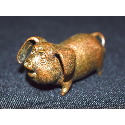 3342 - A small bronze Japanese  pig 5 cm