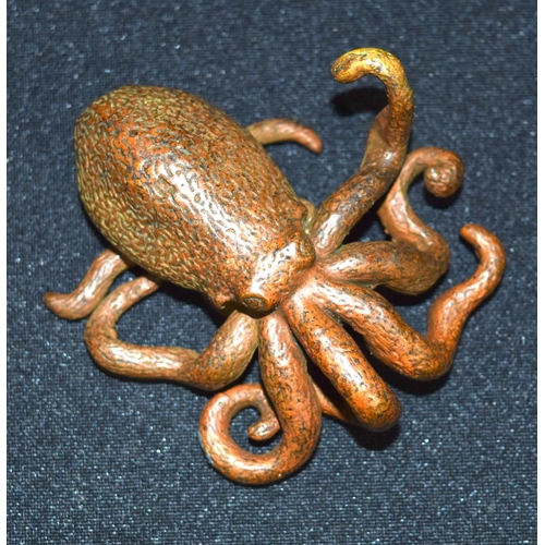 3349 - A small Japanese bronze Octopus 6.5cm