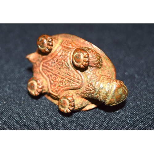 3351 - A small Japanese bronze tortoise 5cm