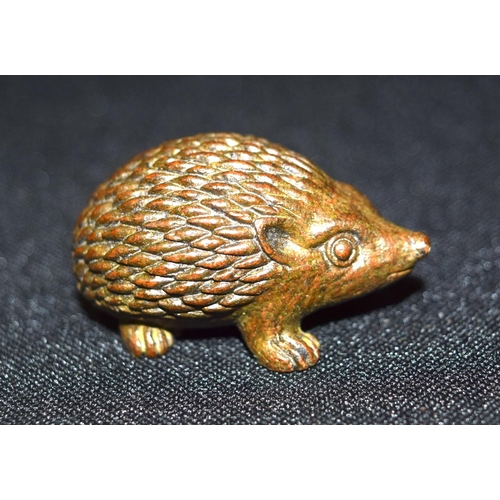 3355 - A small Japanese  bronze hedge hog 5cm