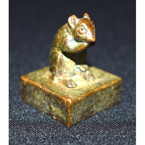 3360 - A small Chinese  bronze mouse  seal  3 x 4cm