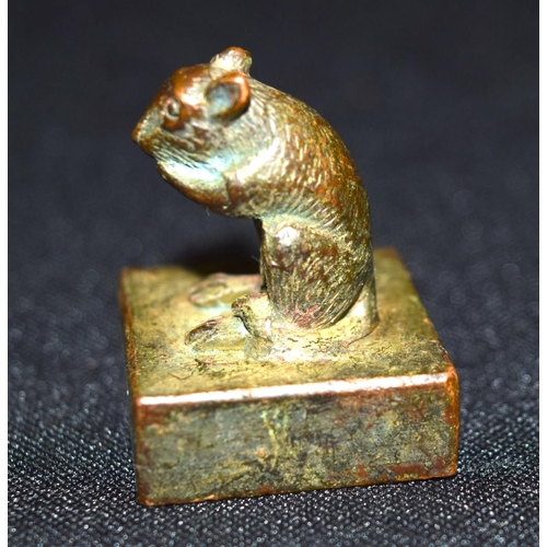 3360 - A small Chinese  bronze mouse  seal  3 x 4cm