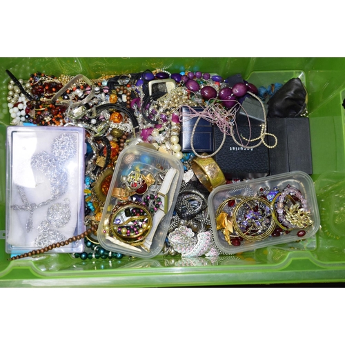 3382 - A large quantity of costume jewellery