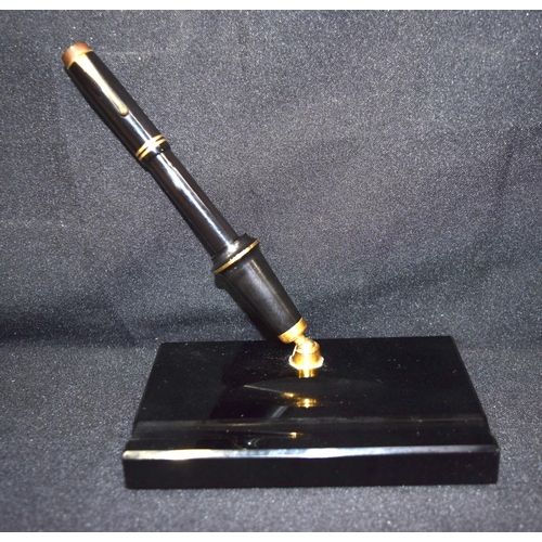 3389 - a Parker Duofold fountain pen together with matching stand