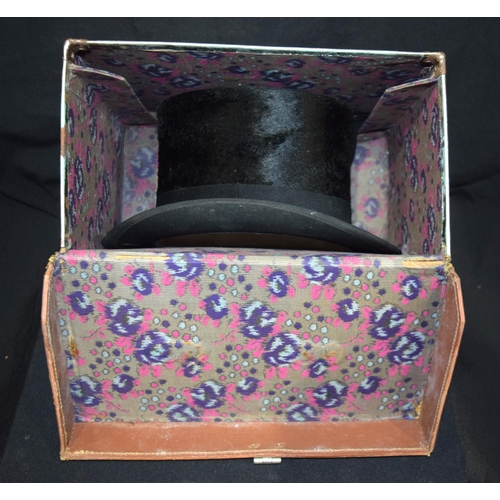 3412 - A boxed Kirsop and Son Top hat 22.5 x 16.5 interior