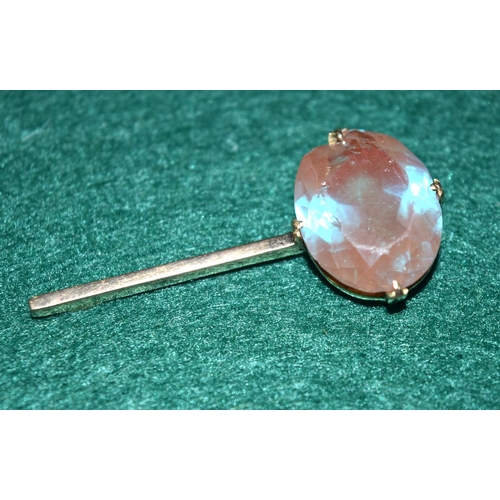 3415 - A large clear stone iridescent blue stone set in a yellow metal pin