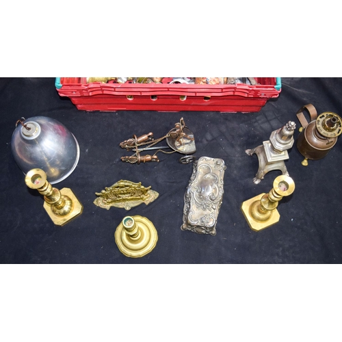 3431 - Miscellaneous group of Brass, Pewter candle sticks etc