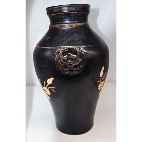 3471 - A Jia ware vase decorated with foliage