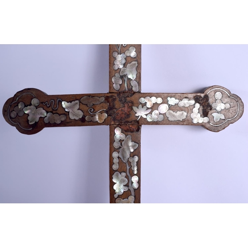 1511 - AN 18TH/19TH CENTURY CHINESE CARVED HONGMU CRUCIFIX Qing, inlaid with mother of pearl foliage and vi... 