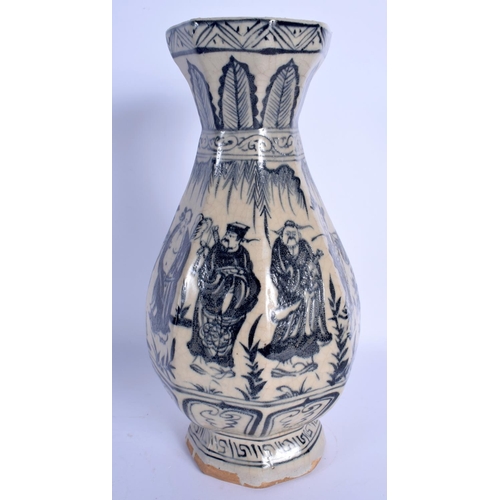 1575 - A CHINESE BLUE AND WHITE PORCELAIN VASE 20th Century. 28 cm high.