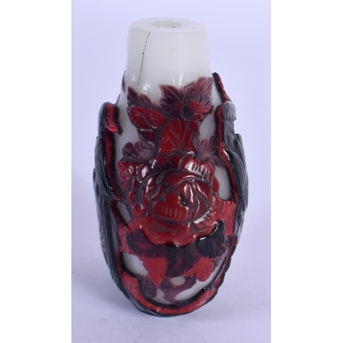 1579 - A RARE 18TH/19TH CENTURY CHINESE PEKING GLASS SNUFF BOTTLE Qing, formed with black and red birds amo... 