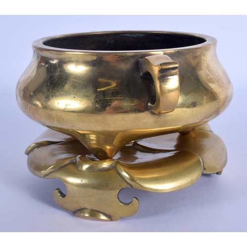 1609 - AN 18TH CENTURY CHINESE TWIN HANDLED BRONZE CENSER ON STAND Qing. 1620 grams. 17 cm wide, internal w... 