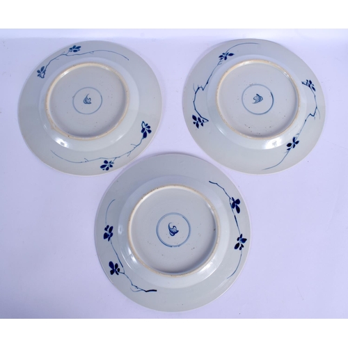 1613 - A SET OF THREE 17TH CENTURY CHINESE BLUE AND WHITE PORCELAIN PLATES Kangxi, painted with floral spra... 