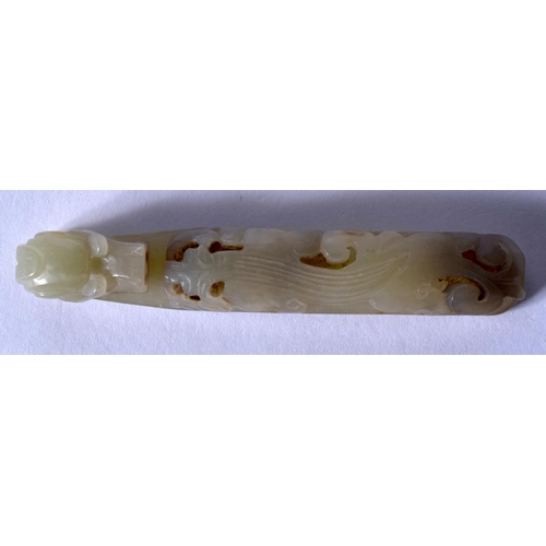 1733 - A 19TH CENTURY CHINESE CARVED JADE BELT HOOK Qing. 8 cm long.