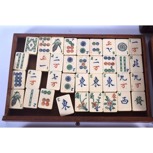 1746 - A VINTAGE CHINESE BAMBOO MAH-JONG SET. 24 cm x 16 cm.