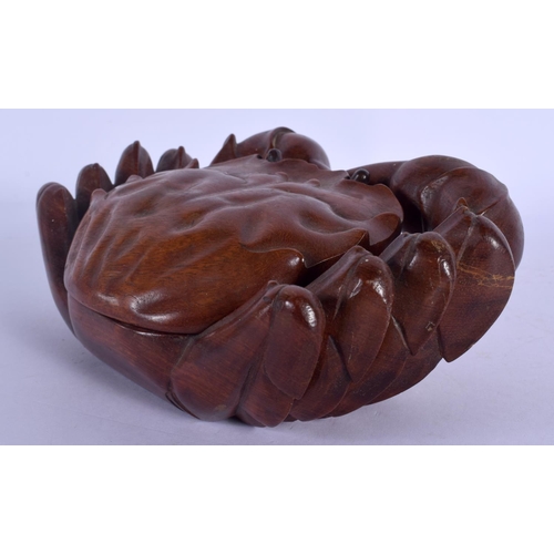 1764 - AN EARLY 20TH CENTURY CHINESE CARVED WOOD BOX AND COVER in the form of a crab. 19 cm x 12 cm.