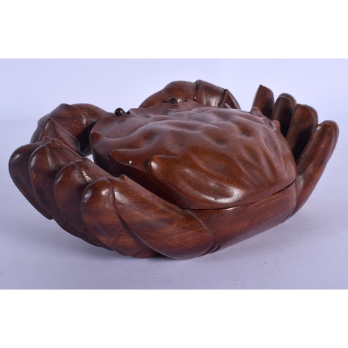 1764 - AN EARLY 20TH CENTURY CHINESE CARVED WOOD BOX AND COVER in the form of a crab. 19 cm x 12 cm.