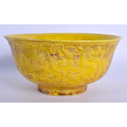 1774 - A CHINESE YELLOW GLAZED PORCELAIN DRAGON BOWL 20th Century. 14 cm diameter.