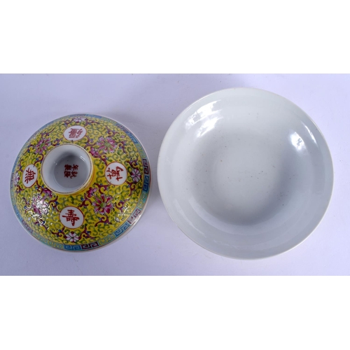 1785 - A LATE 19TH CENTURY CHINESE FAMILLE ROSE PORCELAIN BOWL AND COVER Guangxu. 16 cm diameter.