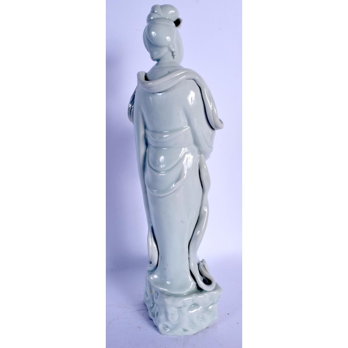 1800 - AN 18TH/19TH CENTURY CHINESE BLANC DE CHINE PORCELAIN FIGURE OF AN IMMORTAL Qing. 33 cm high.