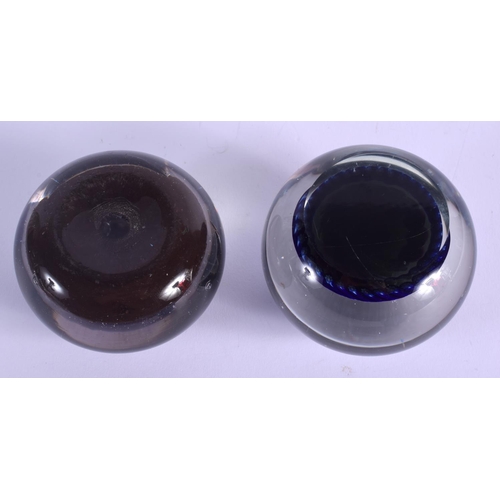 20 - TWO EUROPEAN GLASS PAPERWEIGHTS. 6.5 cm wide. (2)