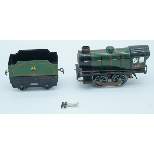 4003 - A Hornby wind up Tin plate model train and carriage 13cm . (2)