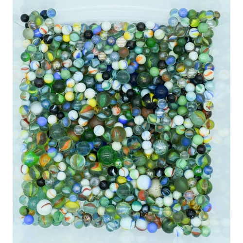 4004 - A Large collection of Marbles. (qty)