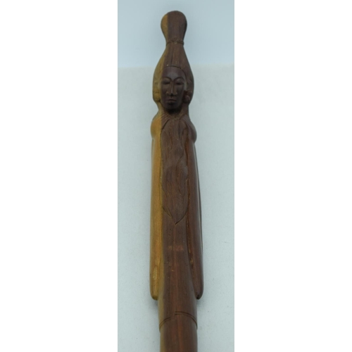 4078 - A Japanese wooden walking stick 82cm.