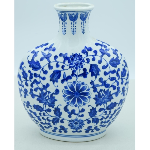 4082 - A Chinese ceramic blue and white moon flask 13 x 28 cm.