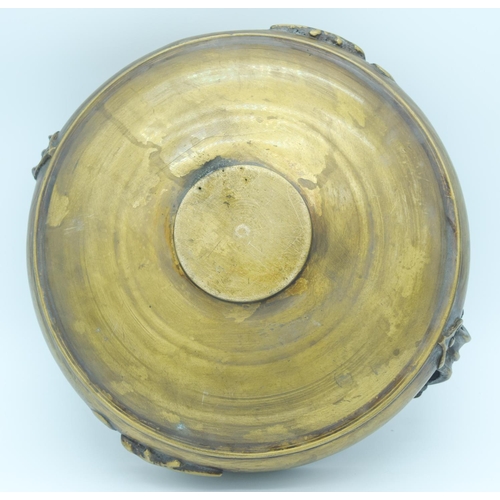 4161 - A large Chinese bronze censer decorated with lizards 29 x 9 cm.