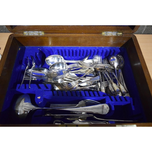 4200 - A Boxed Walker Hall cutlery set 33 x 47cm.