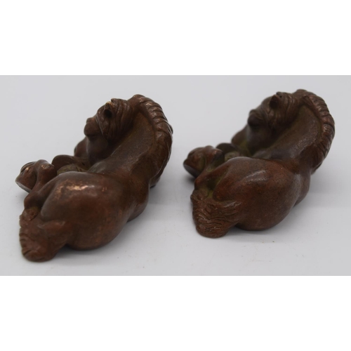 4250 - Two Japanese small bronze horses 8cm (2)