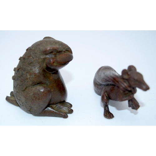 4251 - A Japanese small bronze Toad and a mouse 6cm (2).