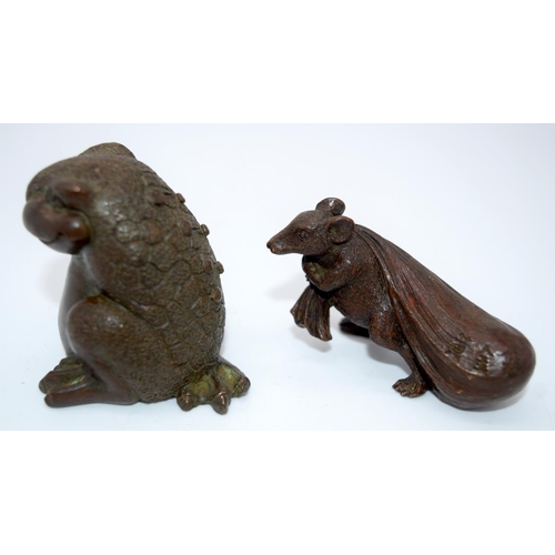 4251 - A Japanese small bronze Toad and a mouse 6cm (2).