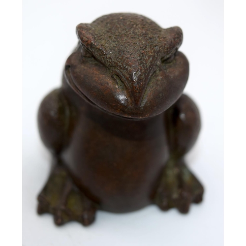 4251 - A Japanese small bronze Toad and a mouse 6cm (2).