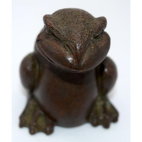 4251 - A Japanese small bronze Toad and a mouse 6cm (2).