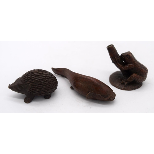 4252 - A Japanese small bronze catfish, hedgehog and a frog 6cm (3).