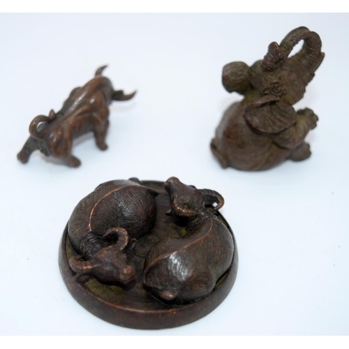 4255 - A Japanese small bronze Elephant ,bull and two water buffalo 4cm (3).