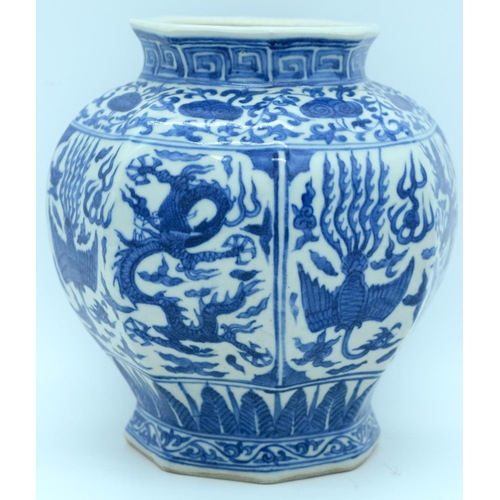 4371 - A Chinese blue and white jar decorated with phoenix and dragons 18cm.