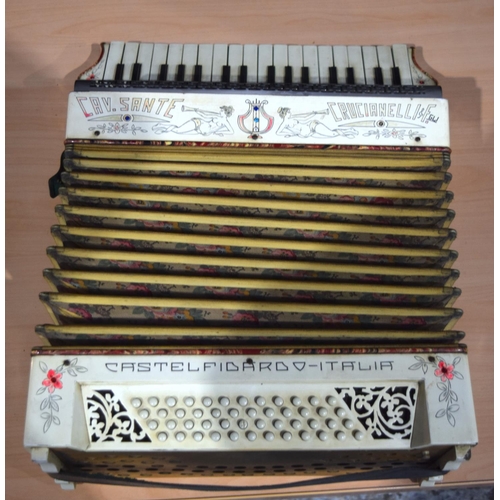 4388 - A Cav. Sante Crucianelli Figli Castelfidaro Italia Piano accordion in Leather case