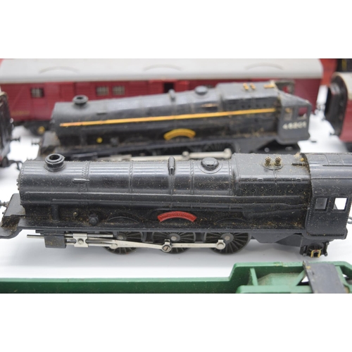 4408 - An Electric model railway with Hornby and Tri-ang parts. Qty .