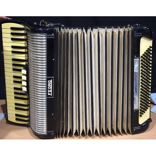 4423 - An Italian Feoro cased accordion 18 x 52cm (2).