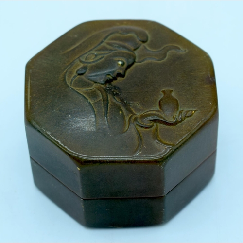 4450 - Chinese soapstone seal set within a carved soapstone box 6 x 3cm (3).