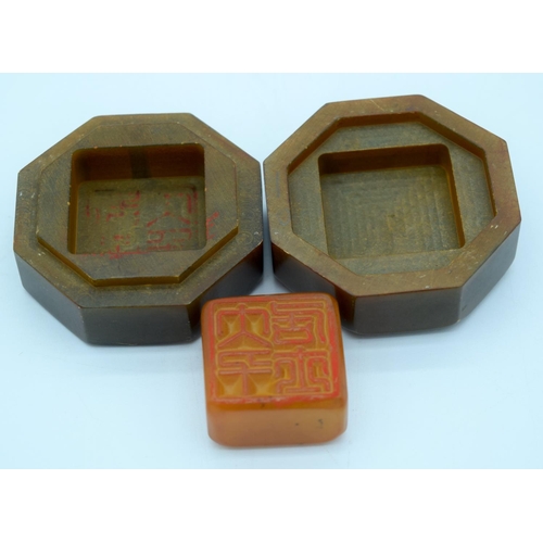 4450 - Chinese soapstone seal set within a carved soapstone box 6 x 3cm (3).