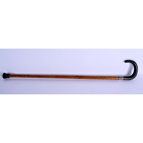 736 - A 19TH CENTURY CONTINENTAL CARVED RHINOCEROS HORN HANDLED WALKING CANE. 80 cm long.