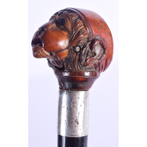 806 - A RARE 18TH CENTURY CARVED FRUITWOOD ARTICULATED MONKEY WALKING CANE. 87 cm long.