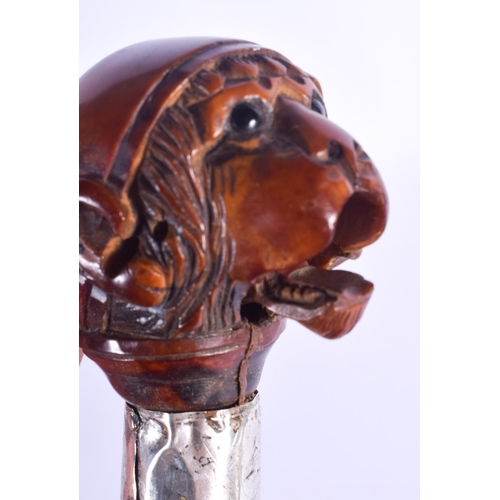 806 - A RARE 18TH CENTURY CARVED FRUITWOOD ARTICULATED MONKEY WALKING CANE. 87 cm long.