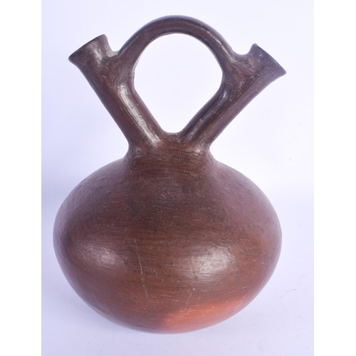 819 - A SOUTH AMERICAN TWIN SPOUT POTTERY VESSEL. 20 cm x 13 cm.