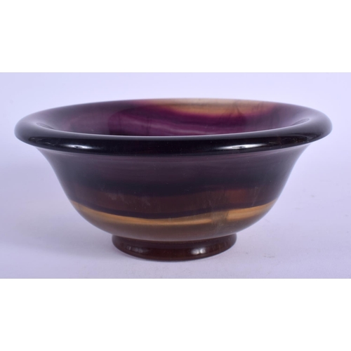 9 - A CONTINENTAL BLUEJOHN STYLE BOWL. 15 cm wide.